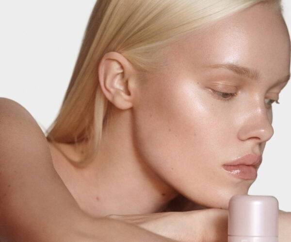 Увлажняющий гибридный хайлайтер Highlight Milk с Glazing Milk формулой, 65 мл, придаёт сияние Rhode