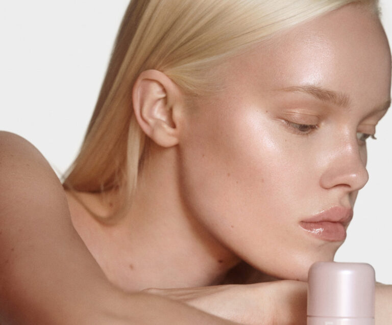 Увлажняющий гибридный хайлайтер Highlight Milk с Glazing Milk формулой, 65 мл, придаёт сияние Rhode